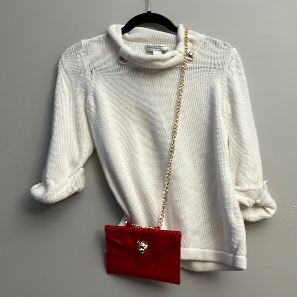 White knitting top